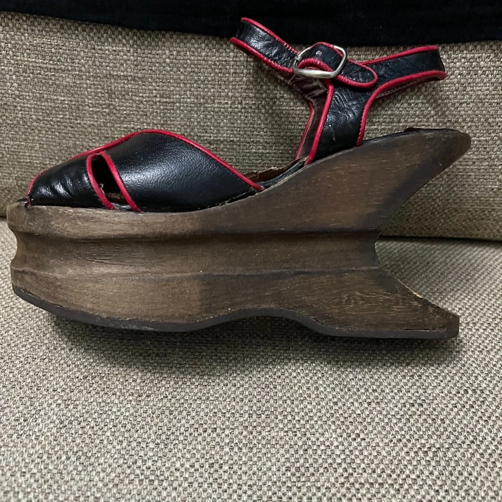 Vintage clothespin shoes. - Picture 7 of 16